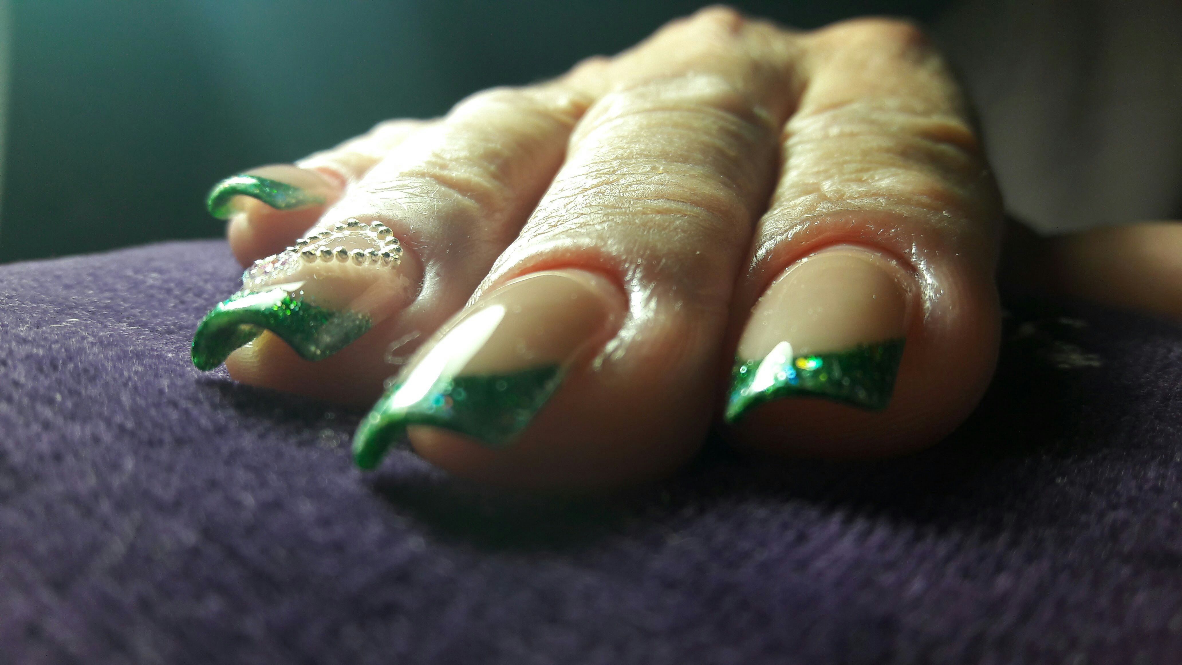Quase pronta! unha manicure e pedicure massoterapeuta