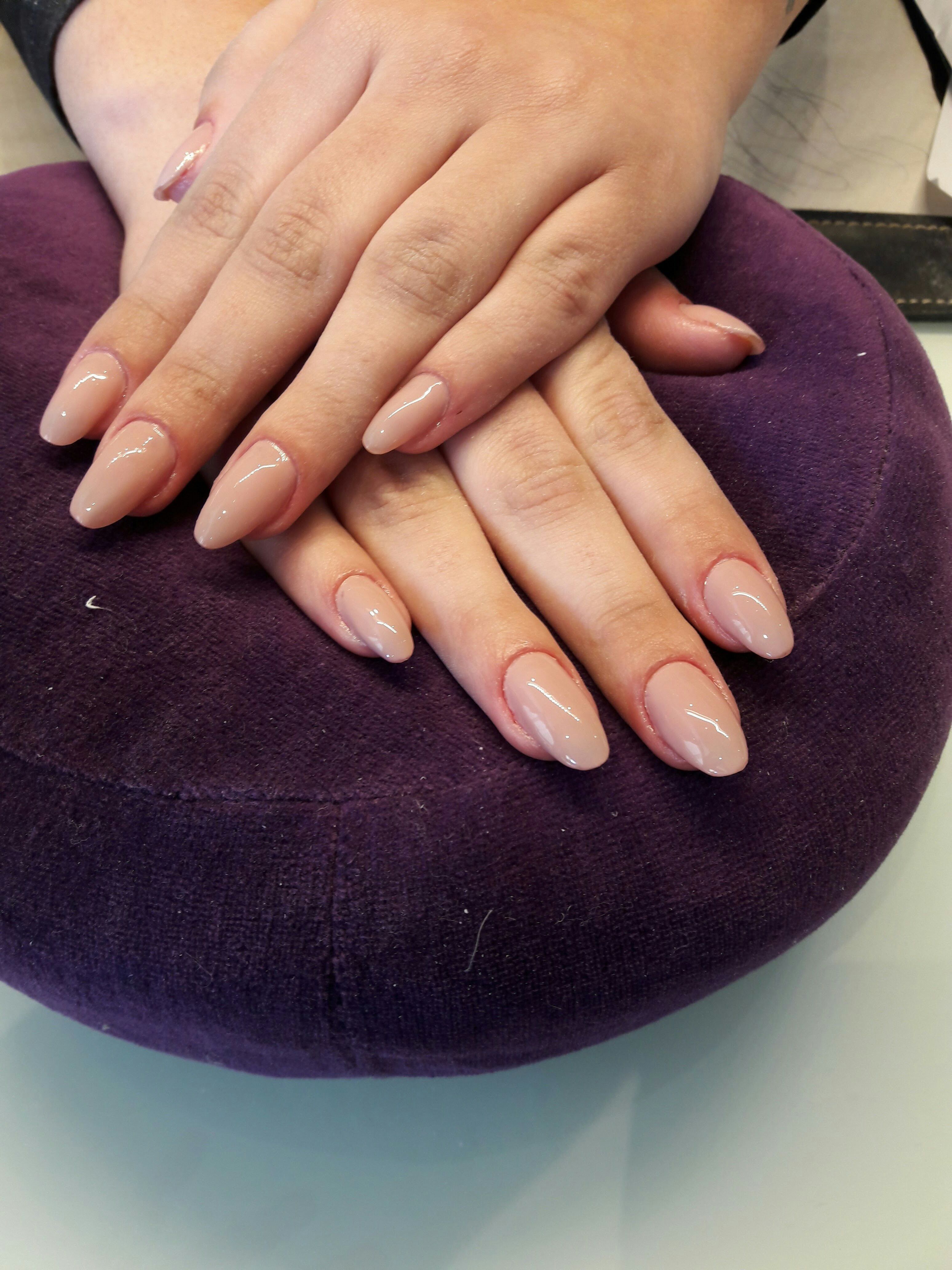 Mudança de formato retirada do alongamento da foto anterior.  A mesma apresentava muito descolamento.  #nails #unhas unha manicure e pedicure massoterapeuta