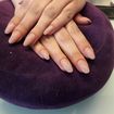 Mudança de formato retirada do alongamento da foto anterior.  A mesma apresentava muito descolamento.  #nails #unhas