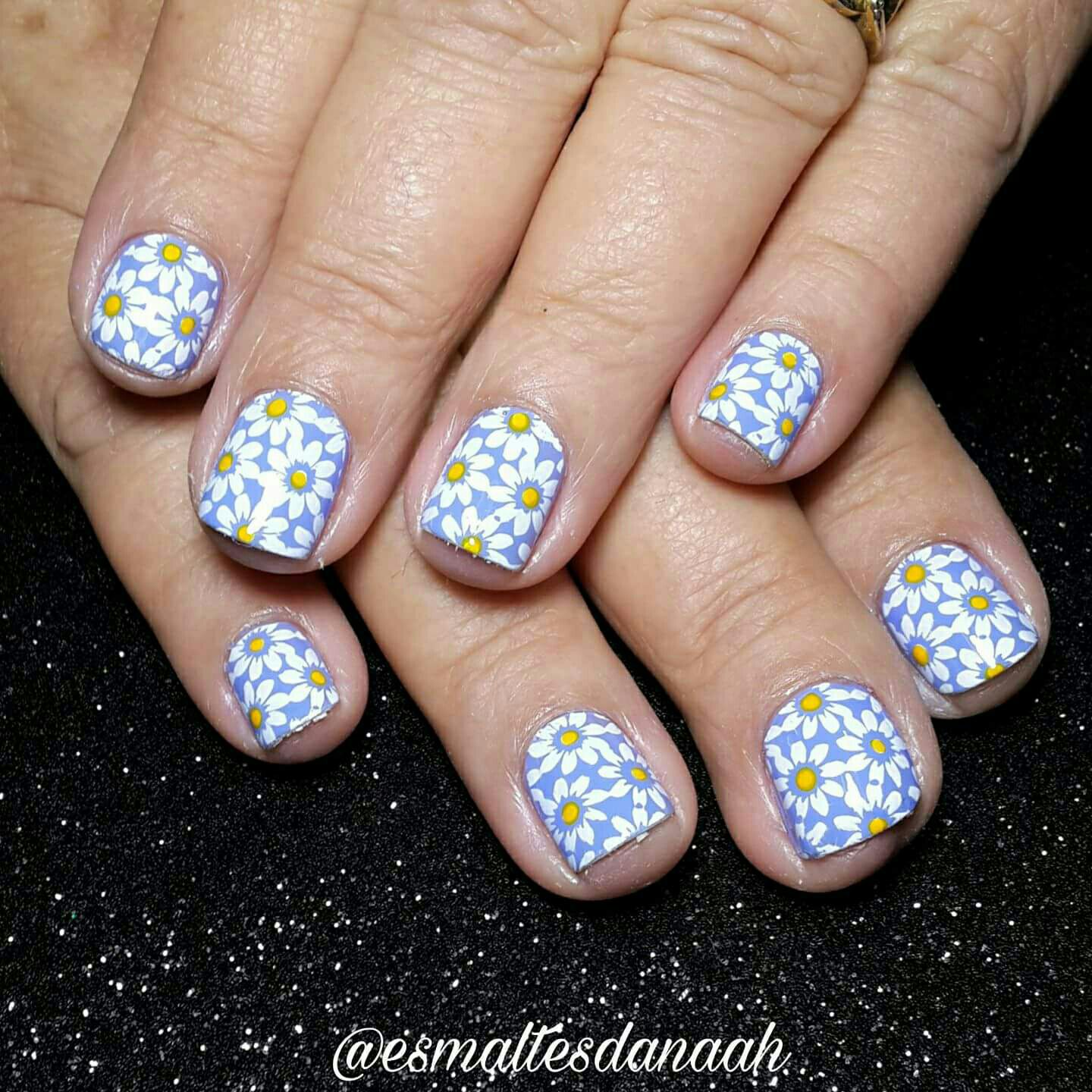 Esmaltação + Decoração com carimbo de Unhas. unha manicure e pedicure