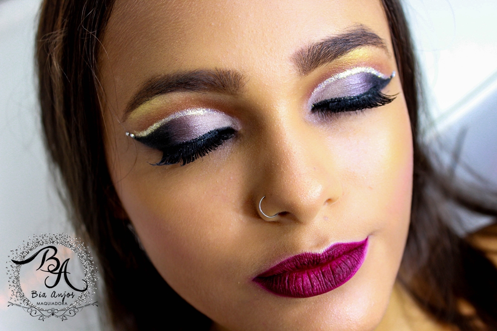 Double Cut Crease Glitterinado + Pele Iluminada
#maquiagem #maquiadoraubatuba #biaanjosmaquiadora #doublecutcrease #doublecutglitterinado #glitter maquiagem maquiador(a)