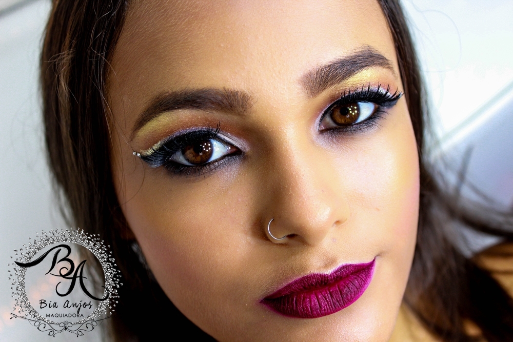 Olhos Destacados! Double Cut Crease Glitterinado + Pele Iluminada
#maquiagem #maquiadoraubatuba #biaanjosmaquiadora #doublecutcrease #doublecutglitterinado #glitter maquiagem maquiador(a)
