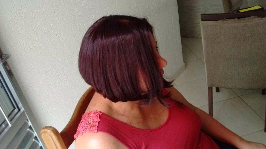 Curtinho e vermelho como não amar!  cabelo cabeleireiro(a) auxiliar cabeleireiro(a) recepcionista manicure e pedicure