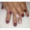 Unhas decoradas com florzinha
