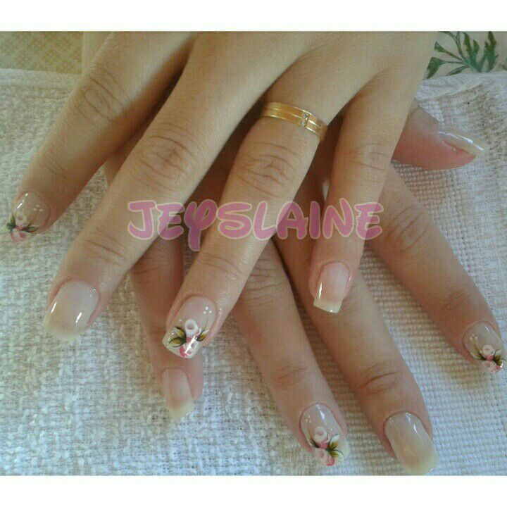 Unhas decoradas com botão de flor unha manicure e pedicure