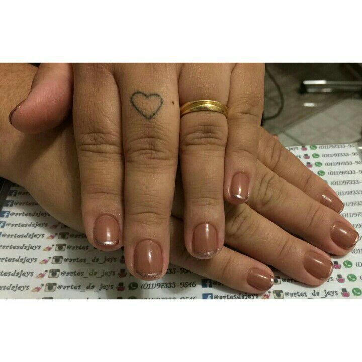 Unhas decoradas com francesinha metalizada unha manicure e pedicure