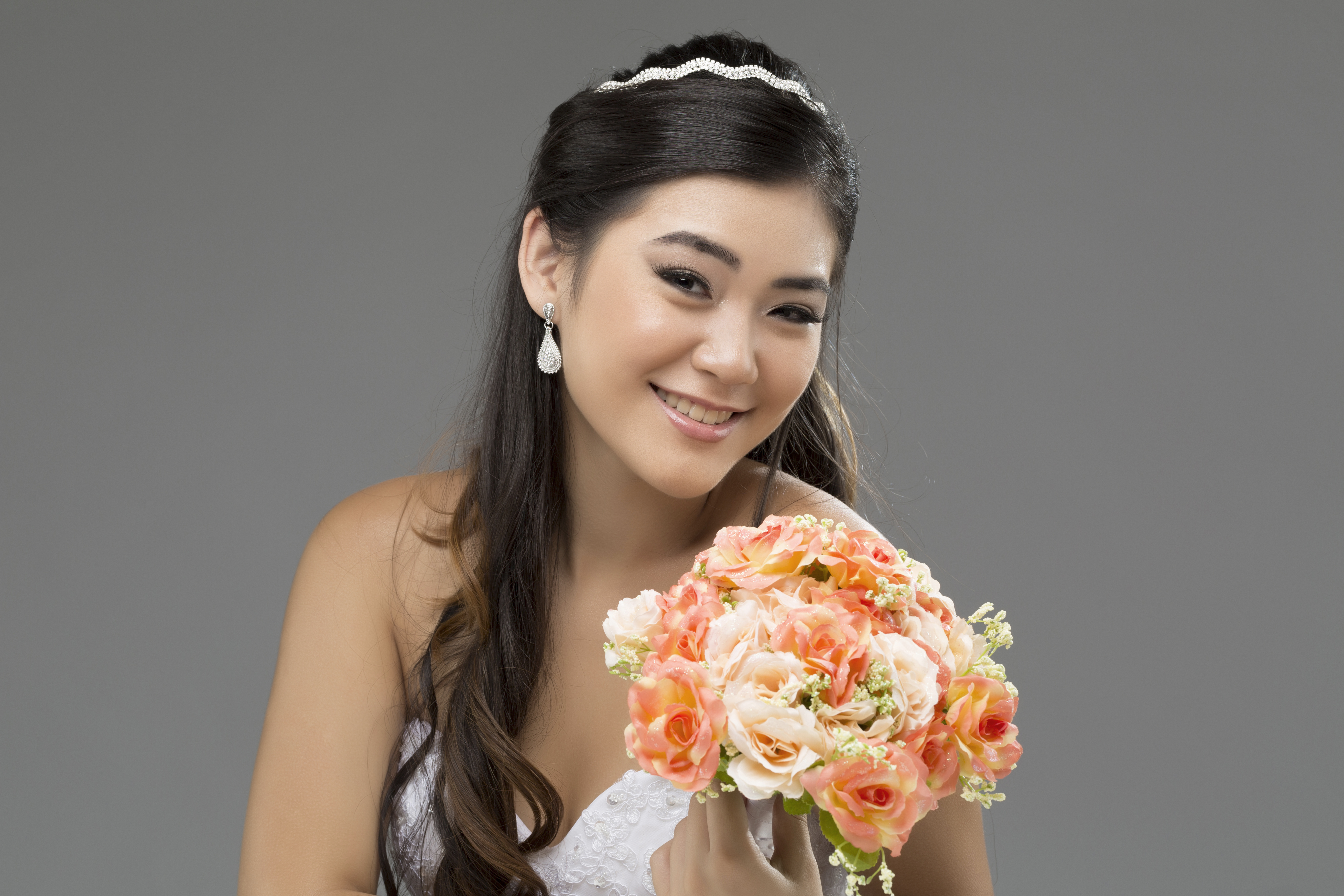 Noiva oriental maquiagem esteticista maquiador(a) massoterapeuta gerente administrativo designer de sobrancelhas aromaterapeuta vendedor(a) cosmetólogo(a) consultor(a) docente / professor(a)