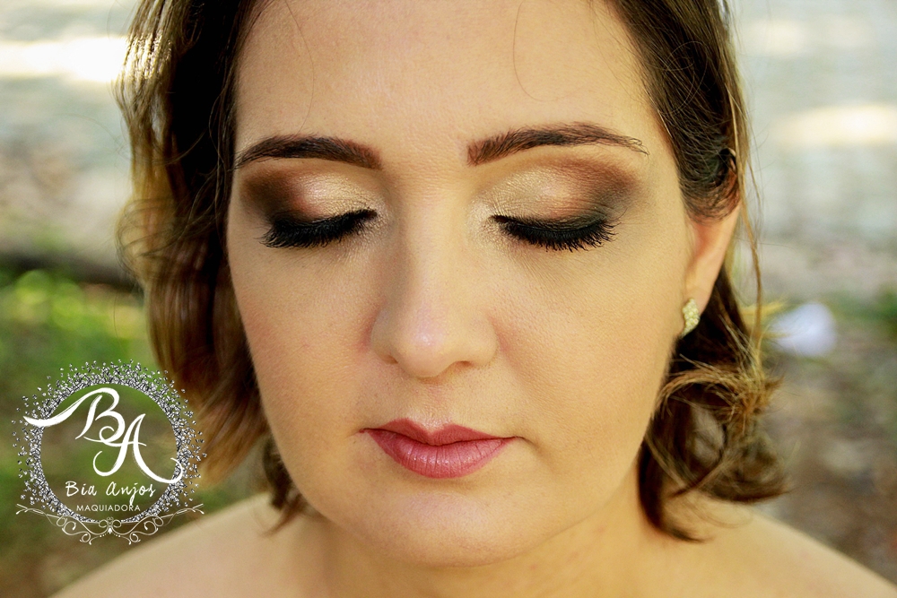 Maquiagem esfumado diagonal para ensaio fotográfico!
#maquiagem #esfumadodiagonal #ensaiofotografico #book maquiagem maquiador(a)