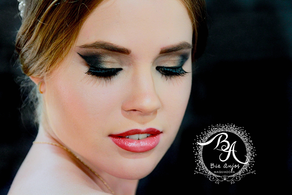 Linda noiva Michelle - Clássica e delicada! ♥
#maquiagem #maquiagemclássica #maquiagemdelicada #noiva #bride #maquiagemnoiva #bridalmakeup #casamentonapraia maquiagem maquiador(a)