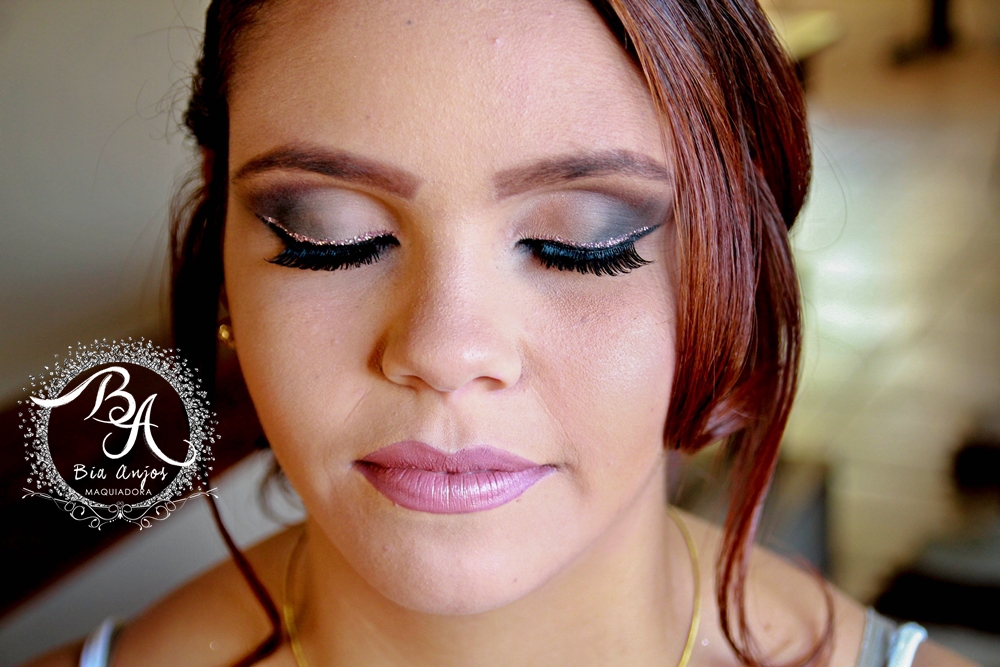 Linda noiva Sarah - Delicada e com delineado glitterinado! ♥
#maquiagem #maquiagemclássica #maquiagemdelicada #noiva #bride #maquiagemnoiva #bridalmakeup #casamentonapraia #delineadoglitterinado maquiagem maquiador(a)