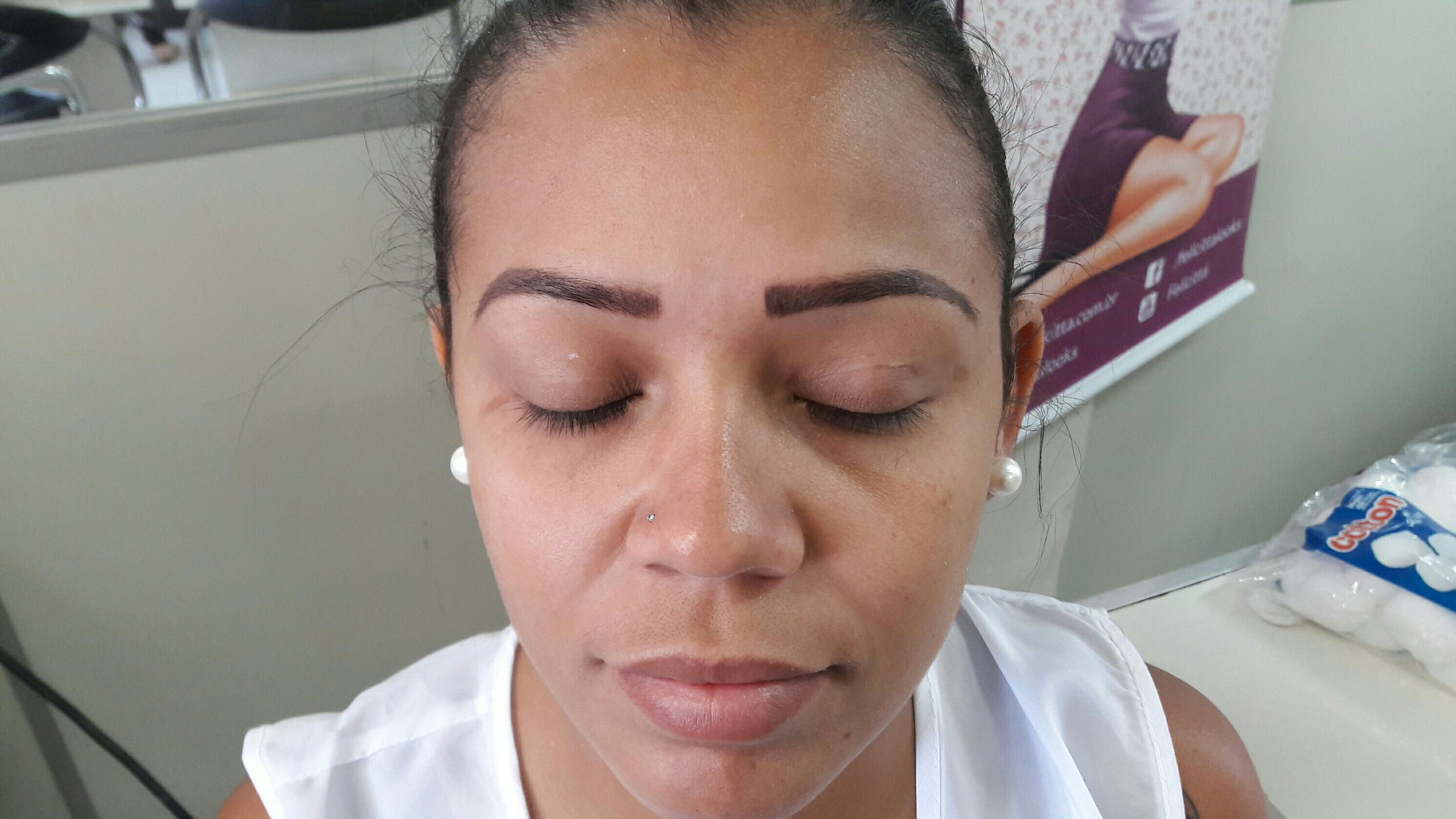 Design de sobrancelha, com Henna. estética maquiador(a)