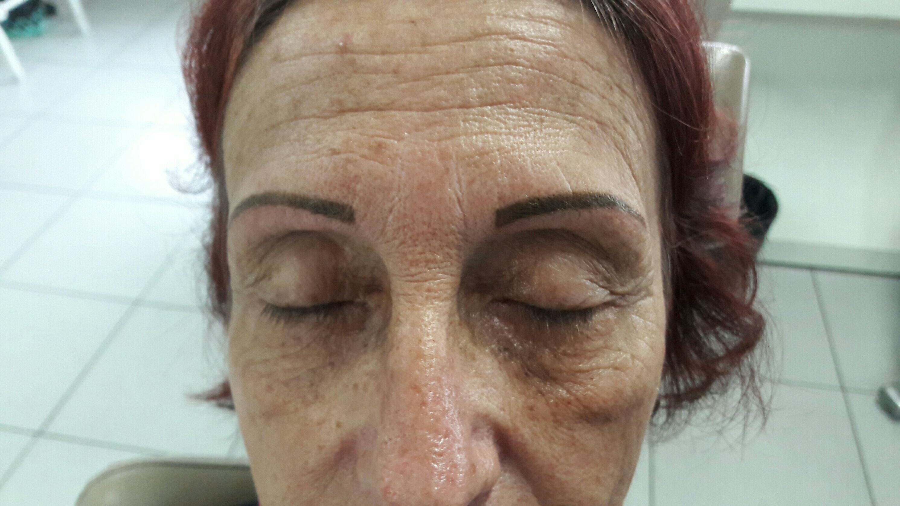 Design de sobrancelha, com Henna. estética maquiador(a)