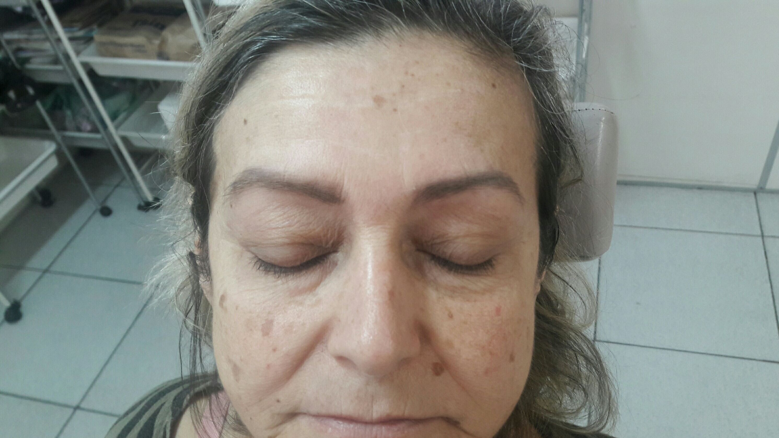 Design de sobrancelha. estética maquiador(a)