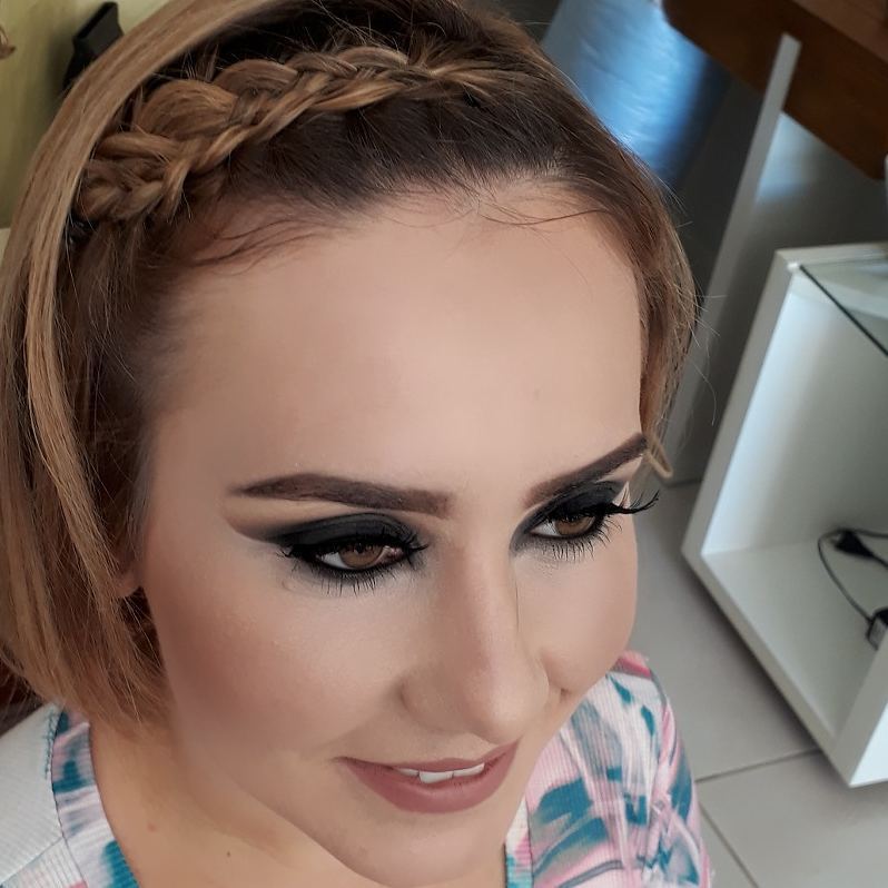 Penteado e Make up by  maquiagem maquiador(a) cabeleireiro(a) designer de sobrancelhas massoterapeuta