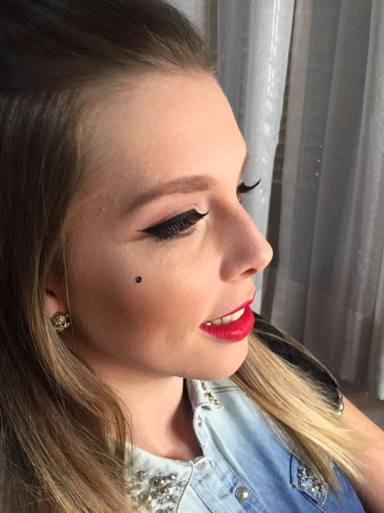 Pin Up
#maquiagem #maquiadora #make #makeup #makeupartist #editorial maquiagem maquiador(a)