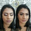 Lindo e marcante Semi Cut Crease, em  de rosa e muito brilho!
Para os lábios, acompanhou-se o tom de rosa, a pedido da cliente.