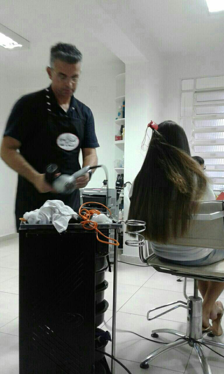 Em Atendimento - alinhamento capilar (botox) cabelo barbeiro(a) cabeleireiro(a)