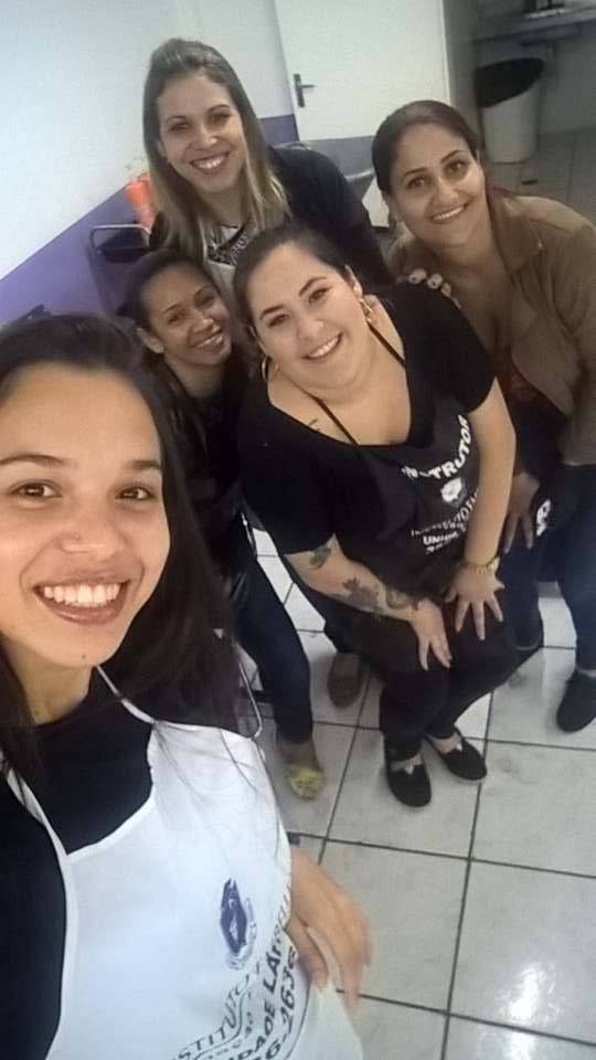 Ultima aula com minhas lindas !  outros cabeleireiro(a) designer de sobrancelhas docente / professor(a) maquiador(a)