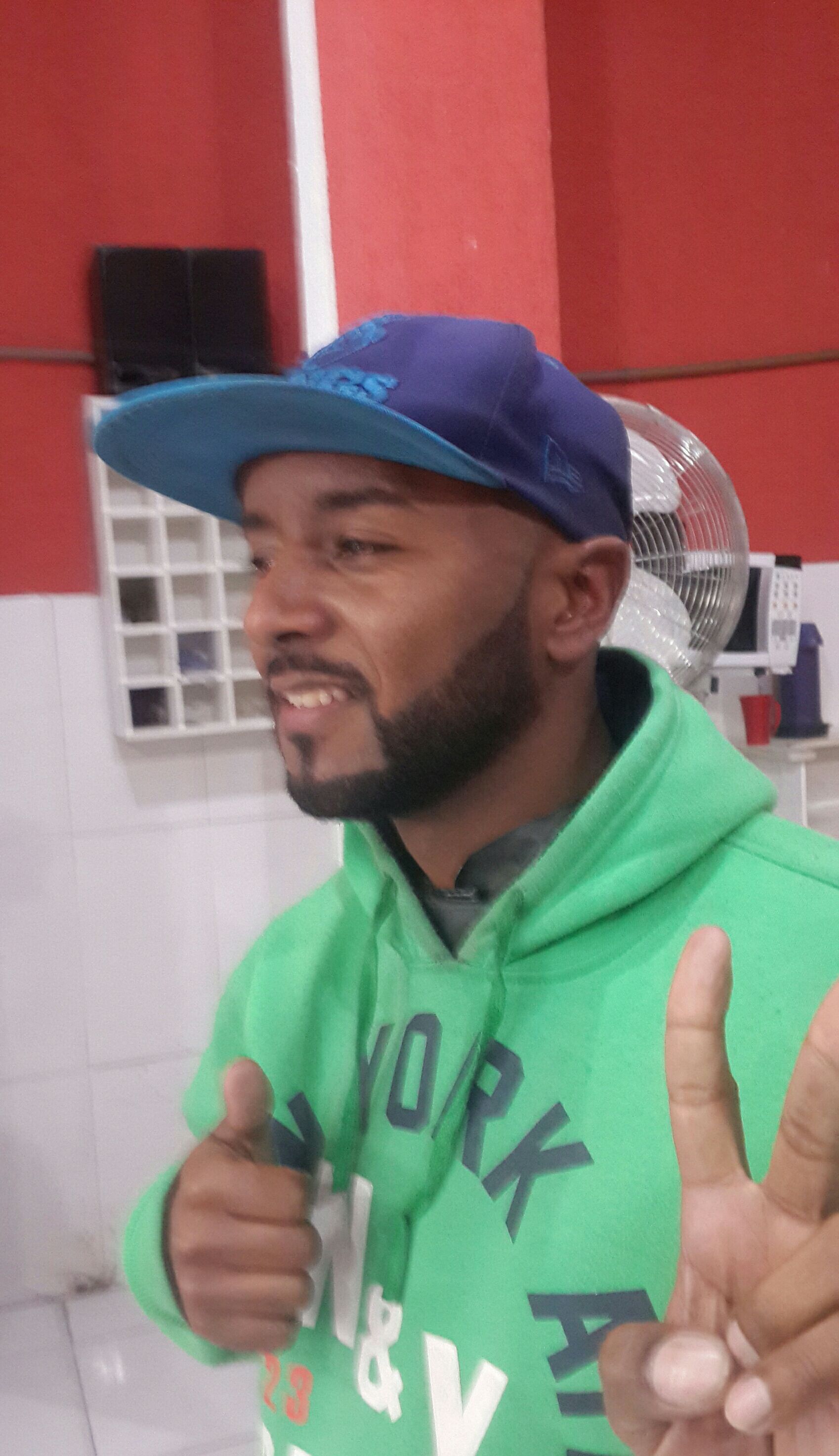Barba modelada. cabelo cabeleireiro(a)