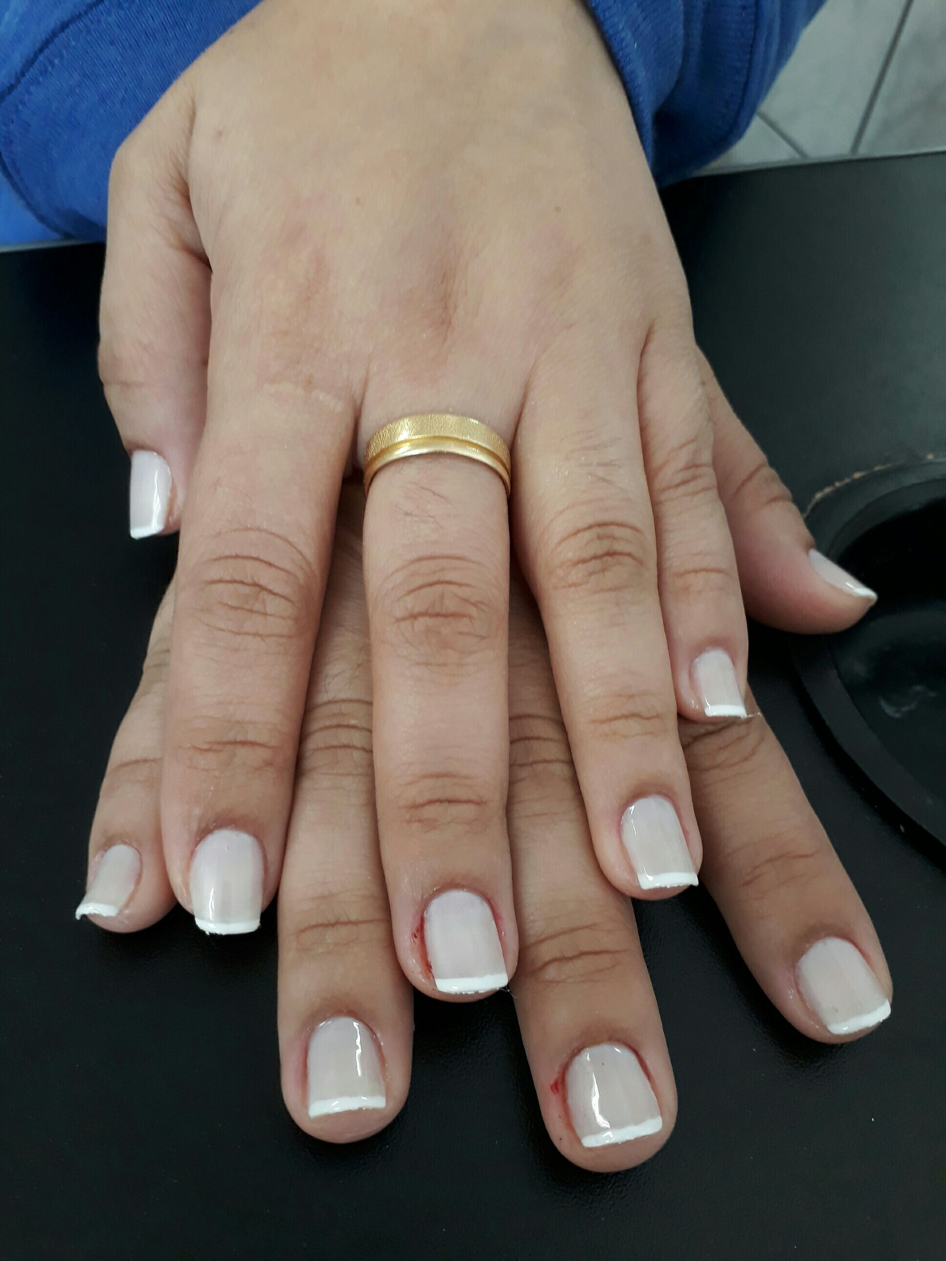 unha esteticista designer de sobrancelhas