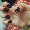 Alongamento.
Esmalte: Preto e Beterraba.