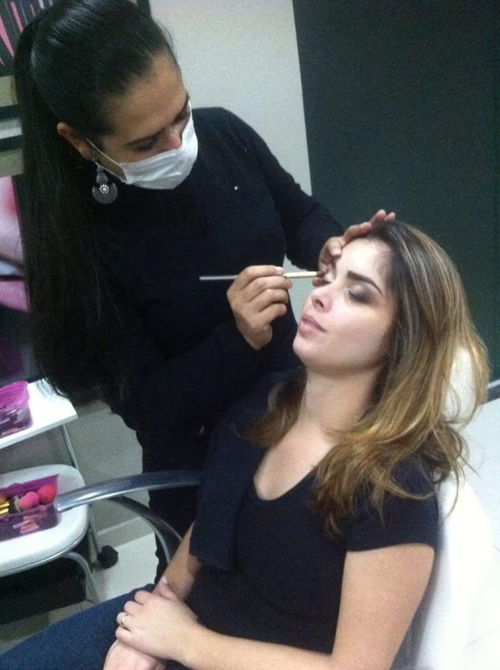 maquiagem maquiador(a) designer de sobrancelhas micropigmentador(a)