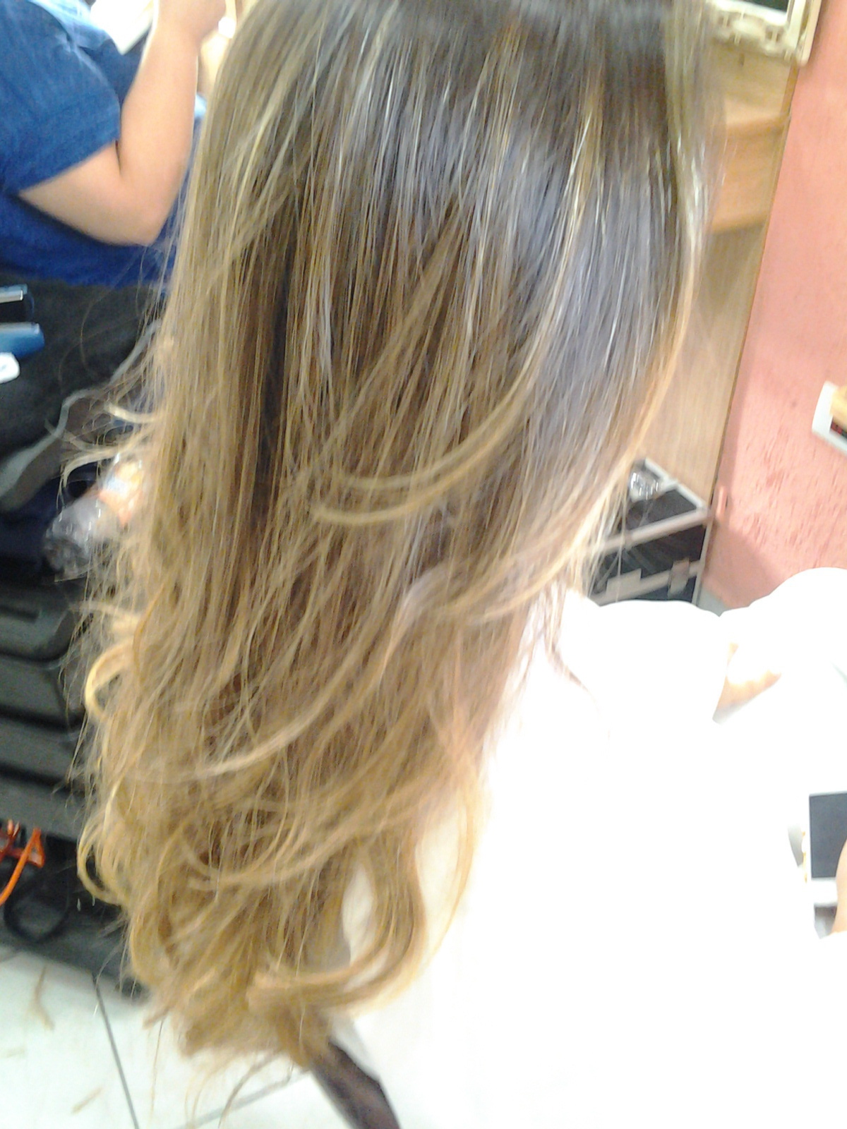 cabelo com luzes iluminadoras e ombre hair cabelo cabeleireiro(a) maquiador(a)