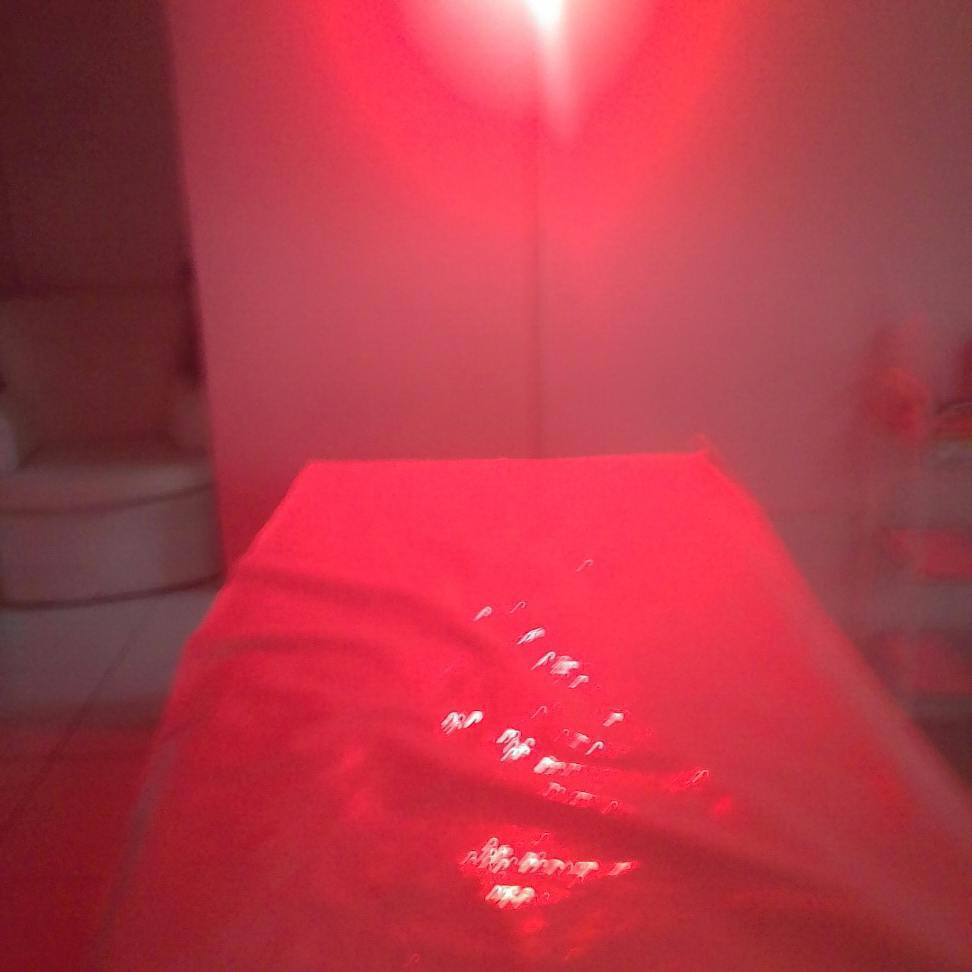 Alinhamento dos  chacras  que são os pontos de energia   com a Cromoterapia  estética massoterapeuta esteticista aromaterapeuta