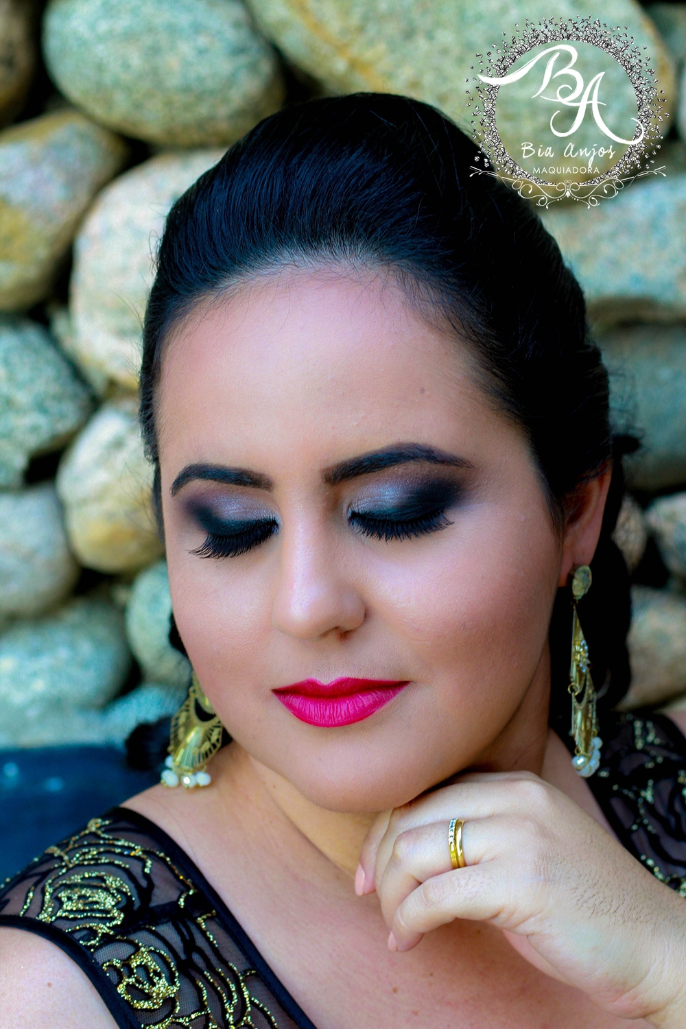 Esfumado diagonal com muito preto e ombré lips
#maquiagem #esfumadodiagonal #ombrélips maquiagem maquiador(a)
