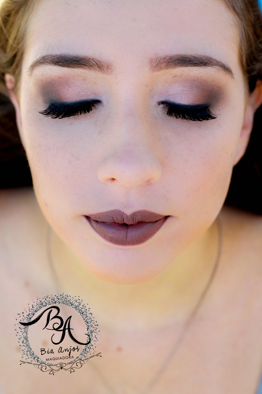 Esfumado diagonal para book fotográfico!
#maquiagem #fotográfica #book #esfumado maquiagem maquiador(a)