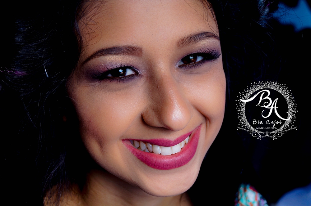 Noiva Letícia com olhos pequenos esfumados
#noiva #bride #olhospequenos #maquiagemnoiva maquiagem maquiador(a)