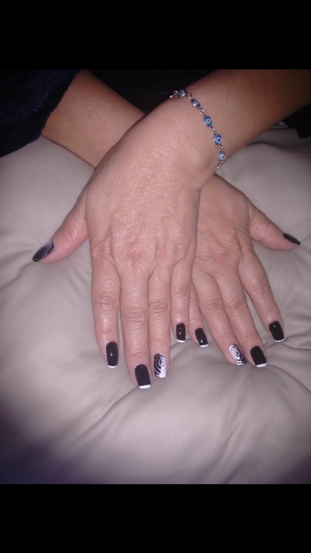 O preto e o branco que nós amamos  💅❤️ #Nailsblack #inlove #White #black  unha manicure e pedicure massoterapeuta assistente esteticista