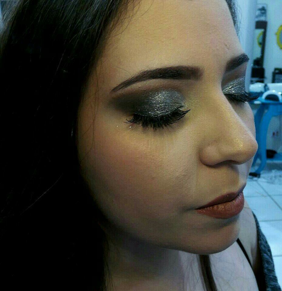 Maquiagem prata para formatura! maquiagem maquiador(a)