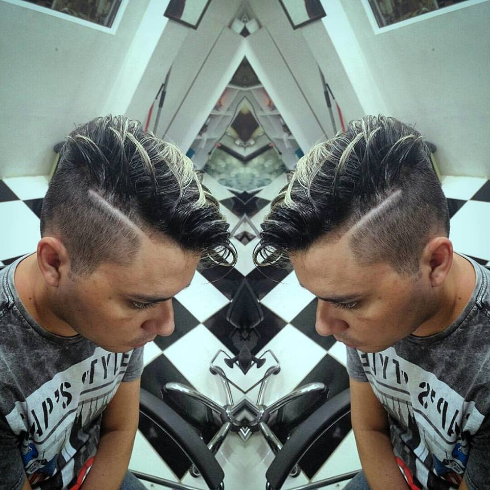 Uder cut long hair Com mechas Kifs e Risca lateral cabelo barbeiro(a) cabeleireiro(a)