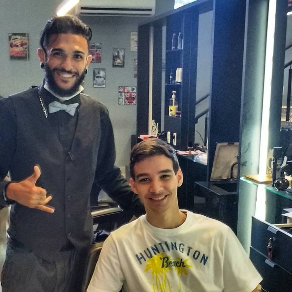 Cliente satisfeito corte so na Tesoura cabelo barbeiro(a) cabeleireiro(a)