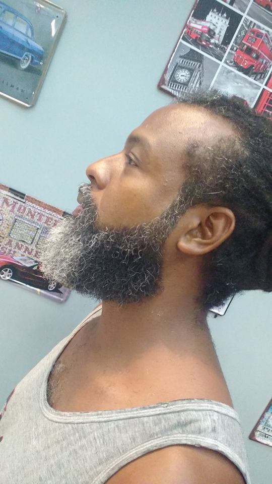 desing de barba cheia cabelo barbeiro(a) cabeleireiro(a)