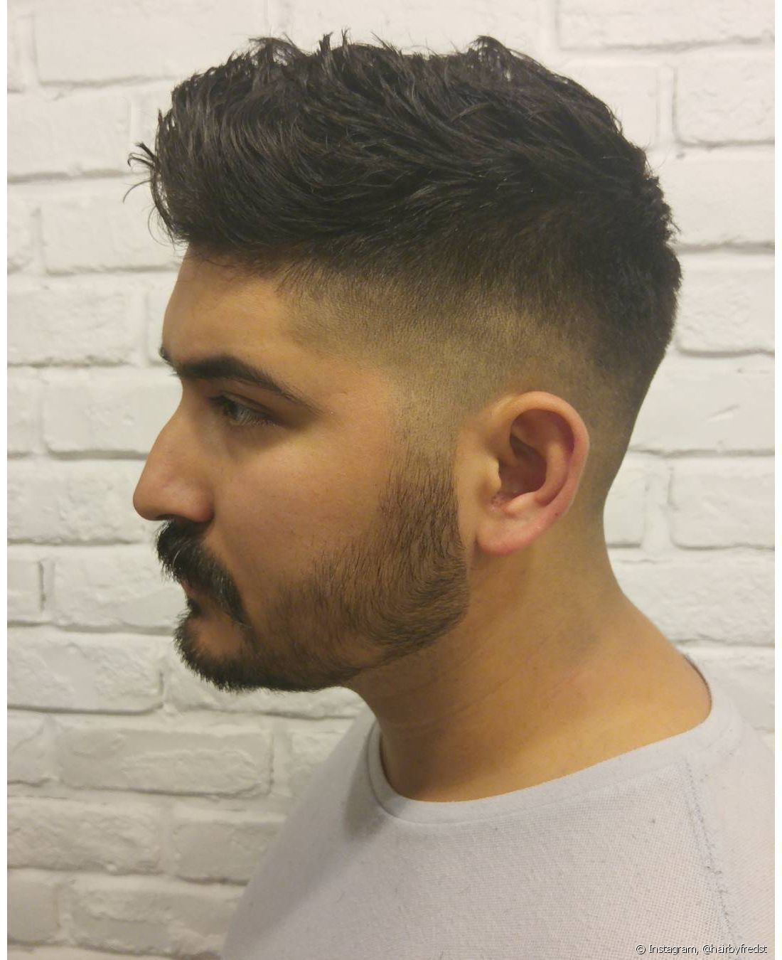 Para os homens corte degrade super na moda.  cabelo cabeleireiro(a)