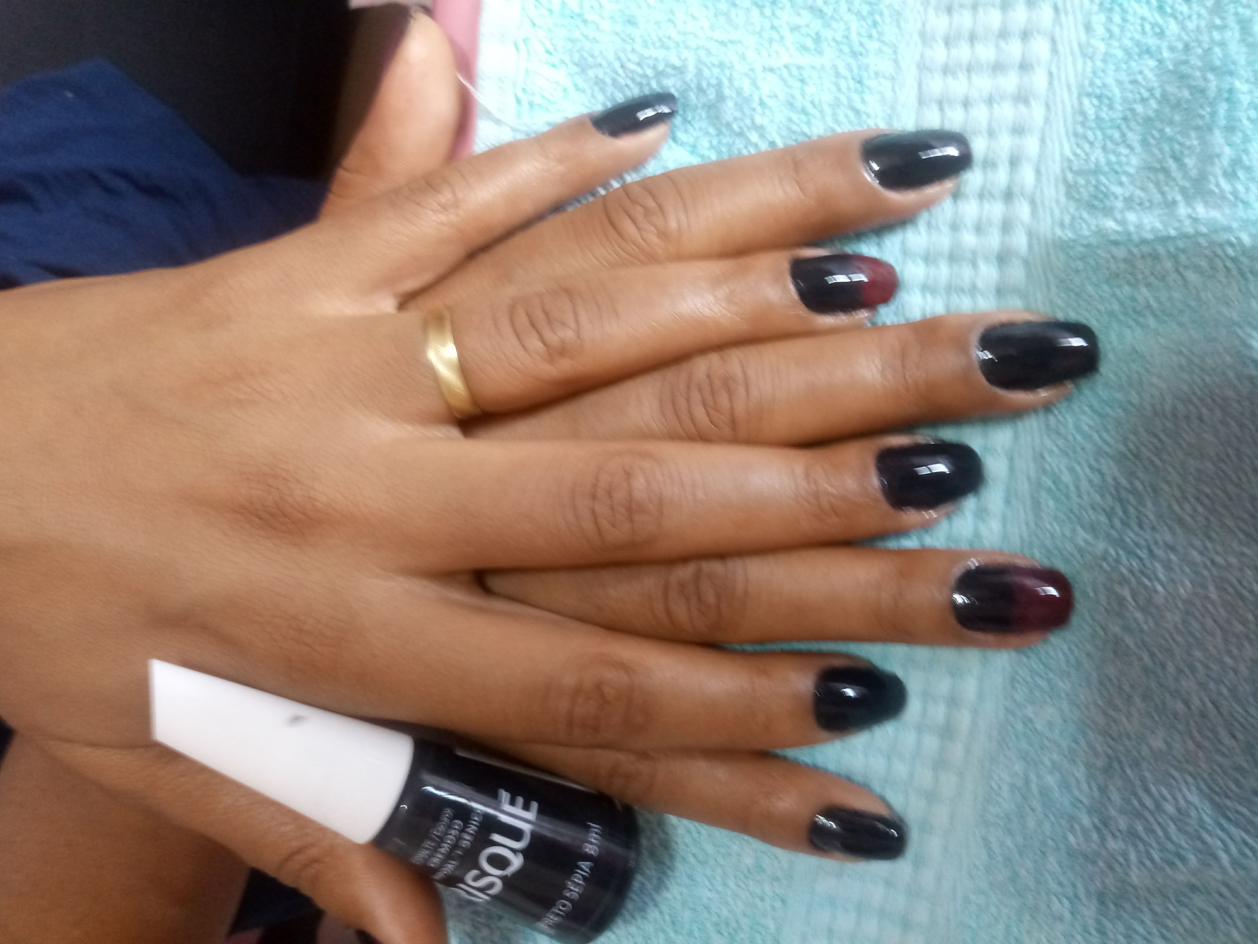 Cutilagem e esmaltação. unha designer de sobrancelhas micropigmentador(a) manicure e pedicure maquiador(a)