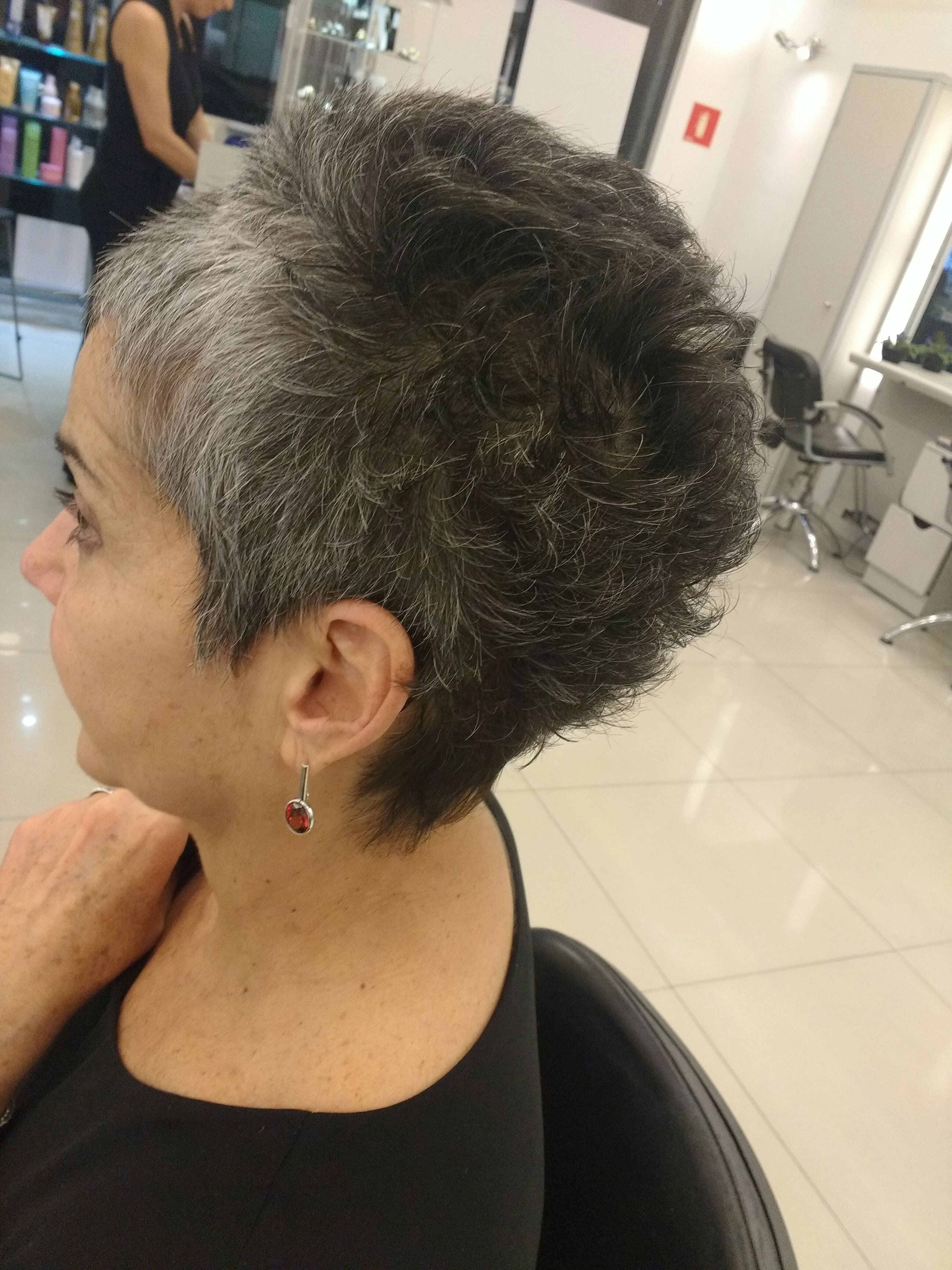 Corte feminino moderno cabelo cabeleireiro(a) barbeiro(a) maquiador(a)