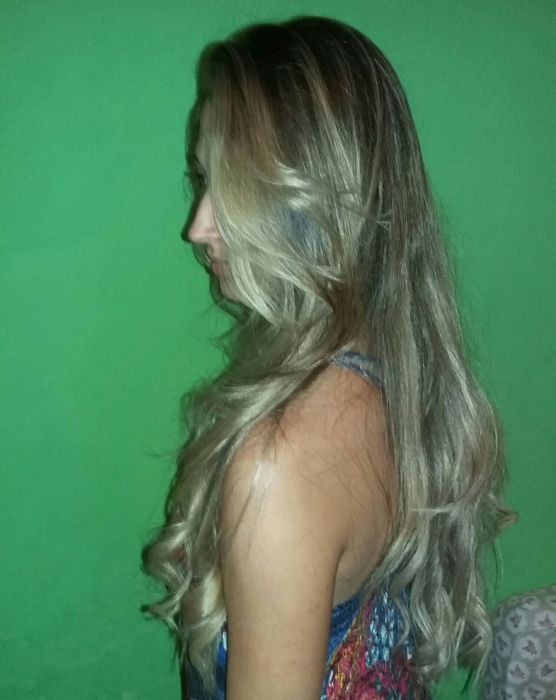 Ombre Hair com mechas stongs 
Matizacao
Escova com modelagem na piastra cabelo auxiliar cabeleireiro(a)