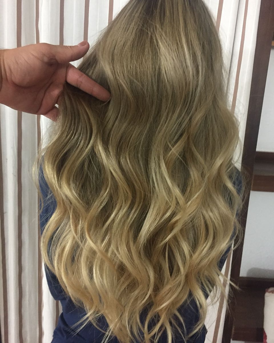 Loiro dourado+ finalização de ondas na escova .
#blonde #ondas #beachwaves #loirodourado cabelo cabeleireiro(a) maquiador(a)