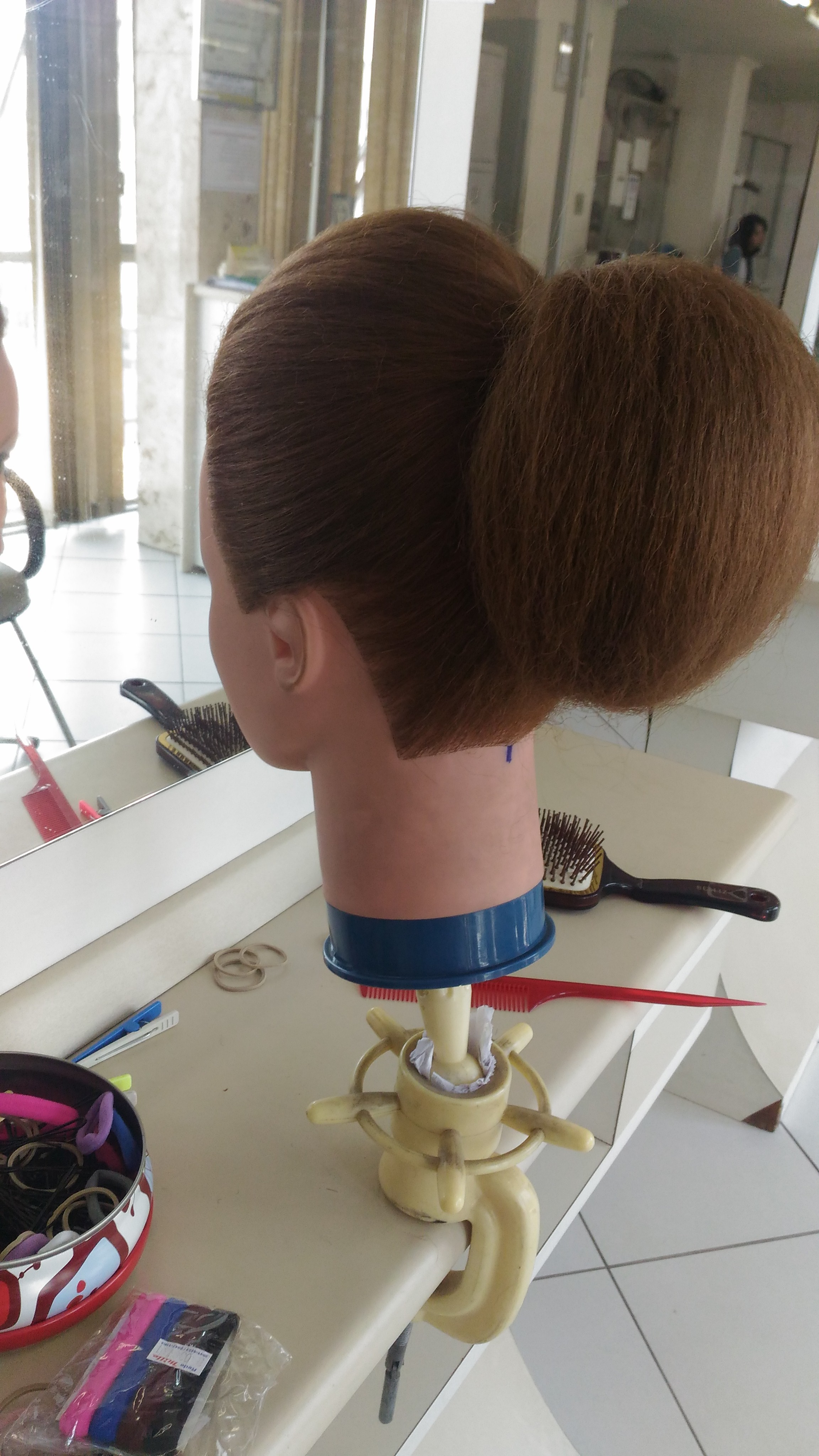 cabelo estudante (esteticista) auxiliar cabeleireiro(a) estudante (designer sobrancelha) barbeiro(a) escovista cabeleireiro(a)