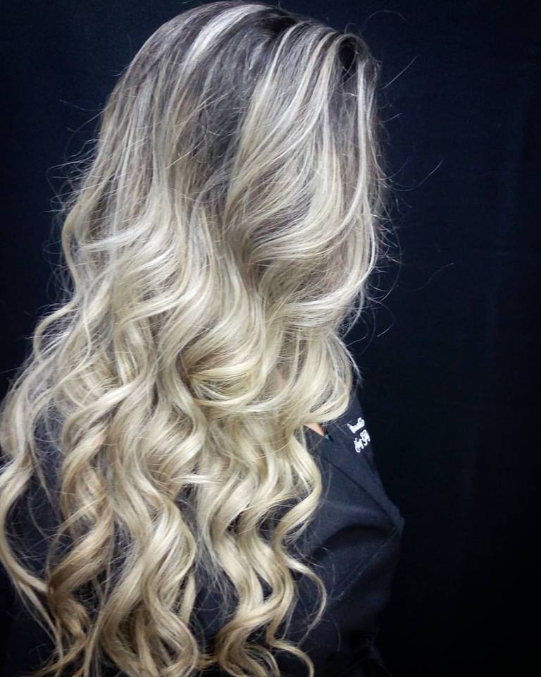 Ombre hair e mechas finas na raiz. #HairBlond cabelo cabeleireiro(a) auxiliar cabeleireiro(a)