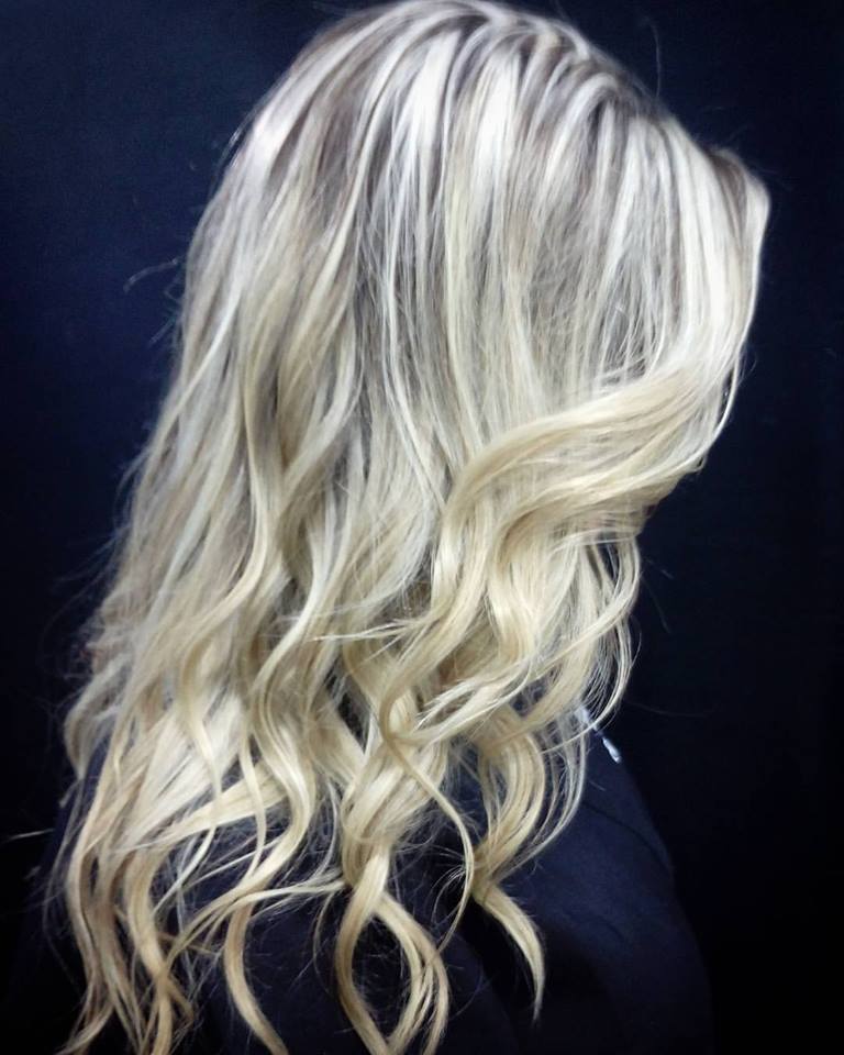 Retoque de raiz. #HairBlond cabelo cabeleireiro(a) auxiliar cabeleireiro(a)