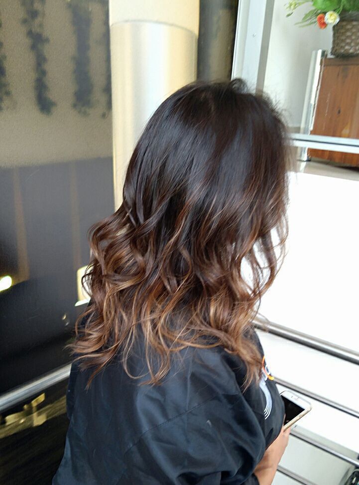 Ombré Hair cabeleireiro(a) maquiador(a) designer de sobrancelhas stylist / visagista