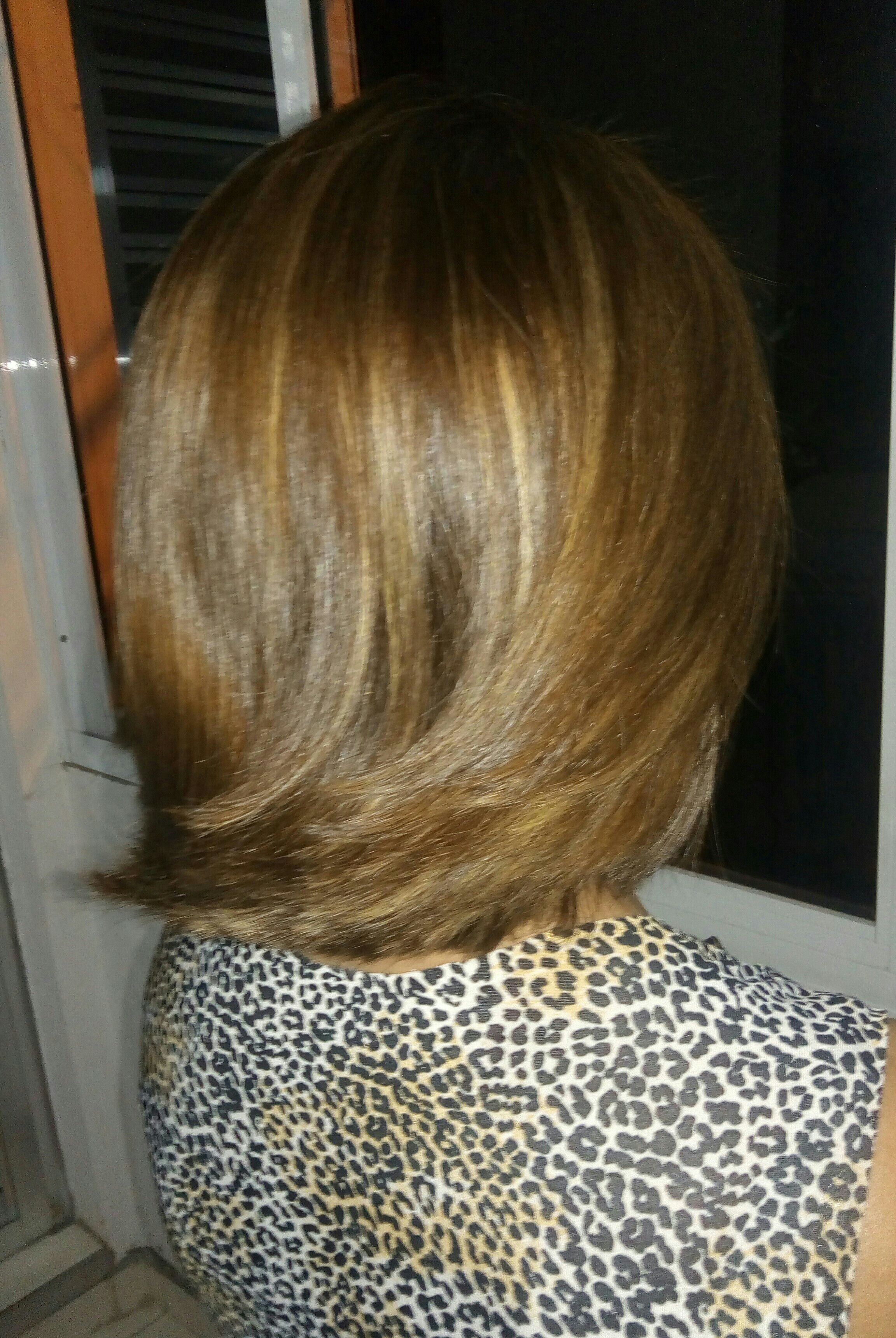 Cobertura dos brancos, botox e corte. cabelo auxiliar cabeleireiro(a)