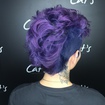 Color crazy raíz azul com pontas de um moicano lilás 