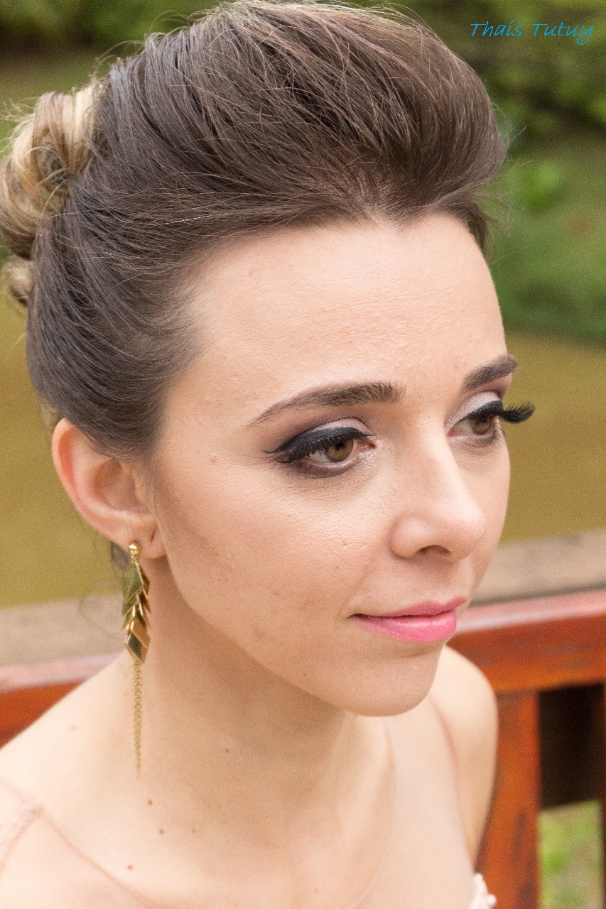 Maquiagem para madrinha de casamento diurno. Bem delicada e suave, em tons de rosa com cílios postiços para deixá-la mais marcante! 

#maquiagem #clássica #madrinha #casamento #rosa #esfumado #delineado #cílios #suave #delicada #diurno #makeup  maquiagem maquiador(a) designer de sobrancelhas depilador(a) massoterapeuta estudante (esteticista)
