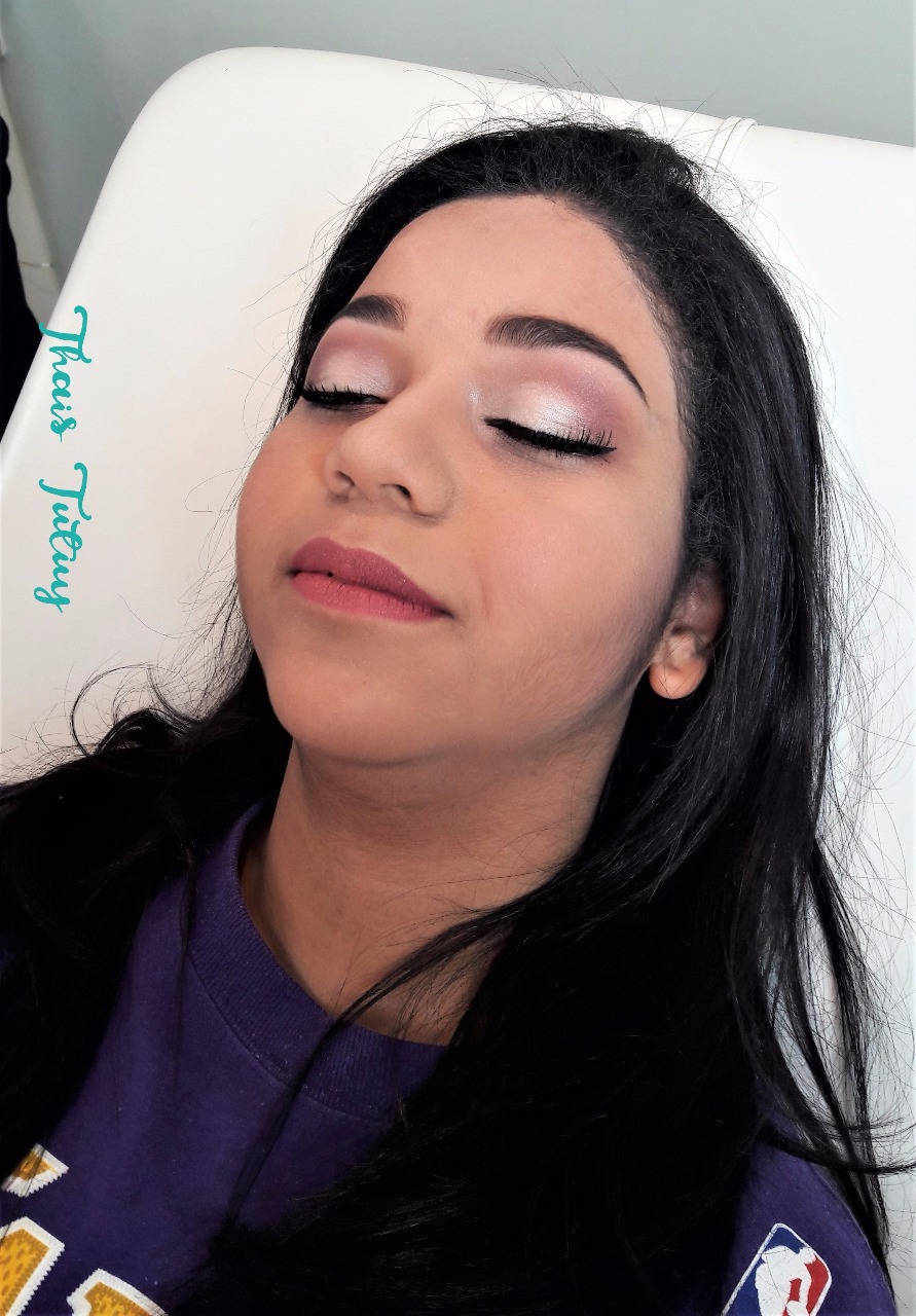 Maquiagem iluminada em tons de lilás. 

#maquiagem #clássica #esfumado #iluminada #festa #debutante #15anos #lilás #delicada #makeup  maquiagem maquiador(a) designer de sobrancelhas depilador(a) massoterapeuta estudante (esteticista)