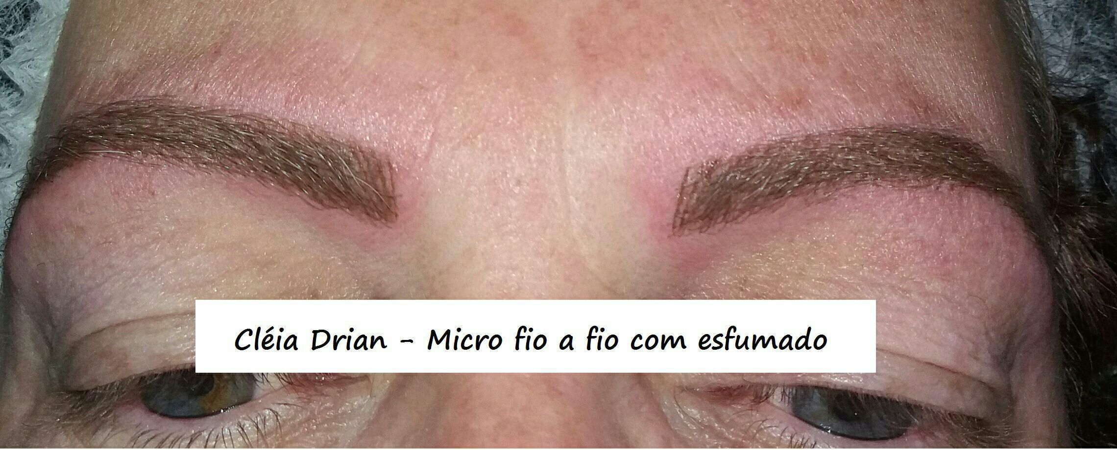 Micropigmentação das sobrancelhas fio a fio e esfumado.
Foram utilizados pigmentos da Iron Works castanho claro e blondie, pois não havia micro anterior. estética micropigmentador(a) designer de sobrancelhas